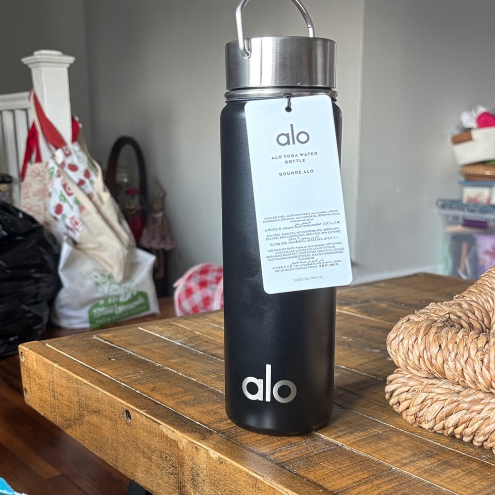 ALO Yoga Black Water Bottle NWT